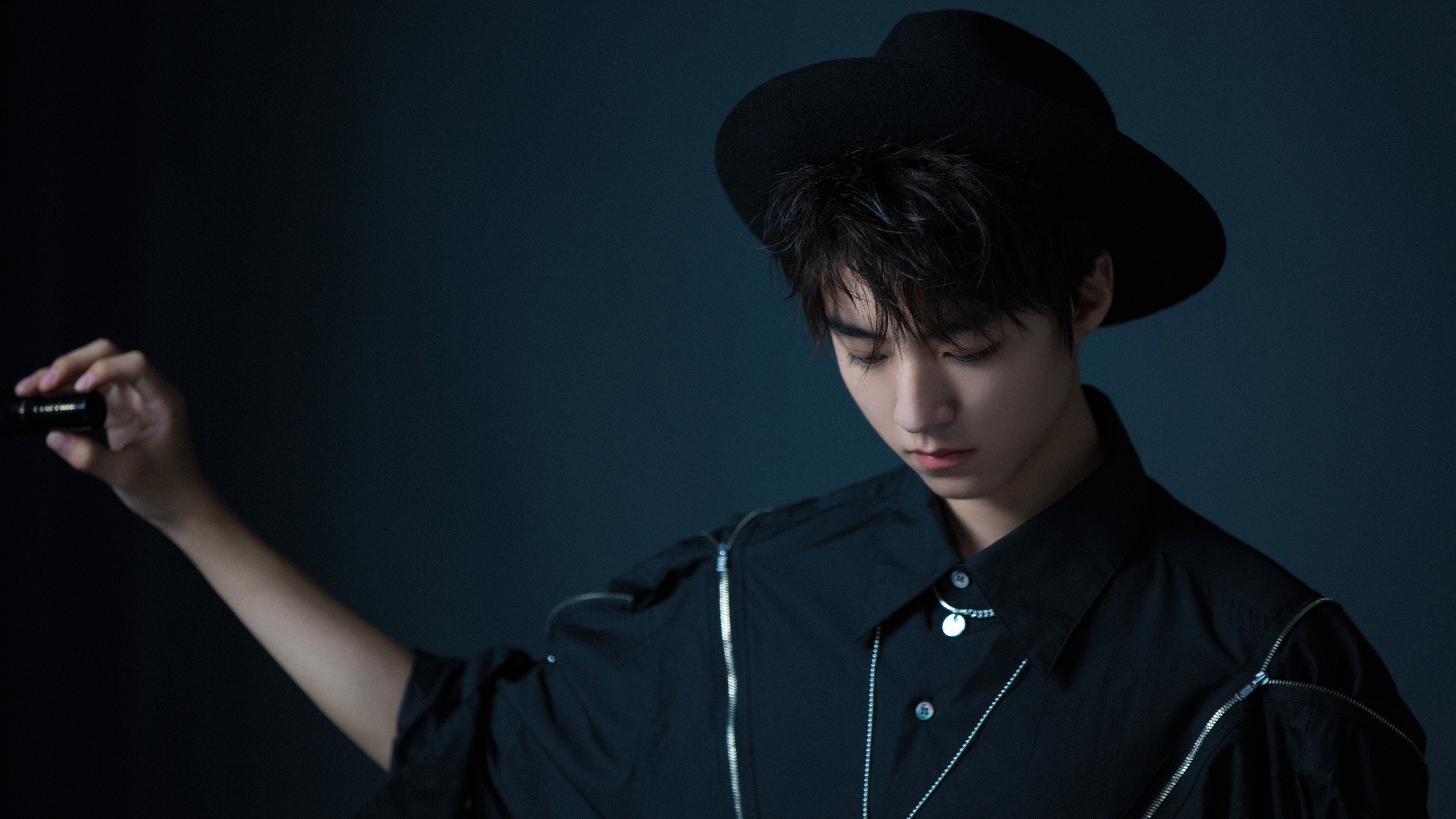 “东安湖体育公园：热血龙舟赛事，水上速度与激情的较量”